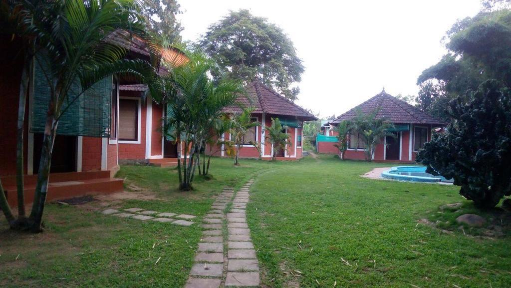 Sunbird Garden Resort Krishnagiri Extérieur photo
